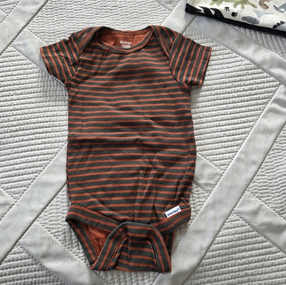 🔥5 FOR $25🔥NWOT Gerber Baby Boy Dino Onesies 4 Pack 0-3months - Picture 4 of 11